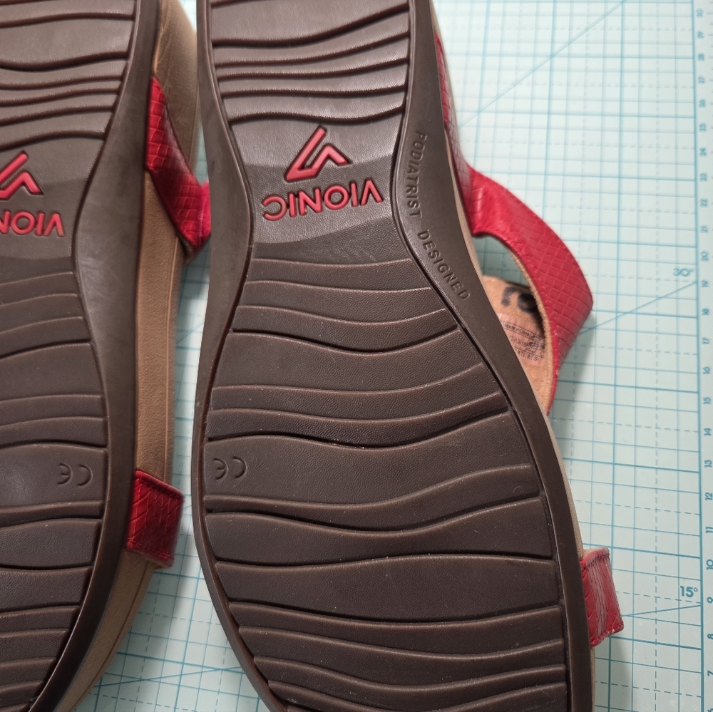 Vionic Size 10 Red Wedge Sandals - Picture 13 of 16